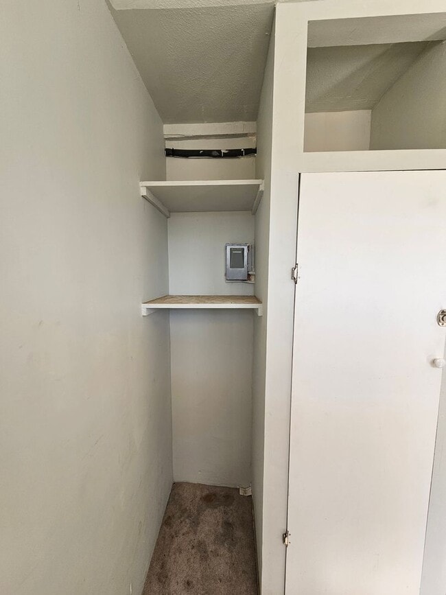 Building Photo - 2 Bedroom 2 Bathroom fully electric house ...