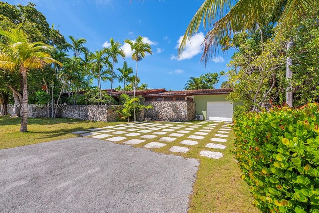 Building Photo - 900 S Shore Dr