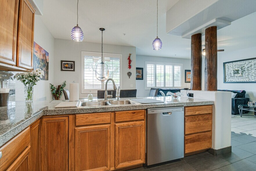 Building Photo - 13847 N Hamilton Dr