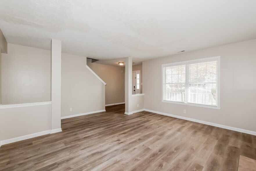 Building Photo - 8538 Baypointe Dr