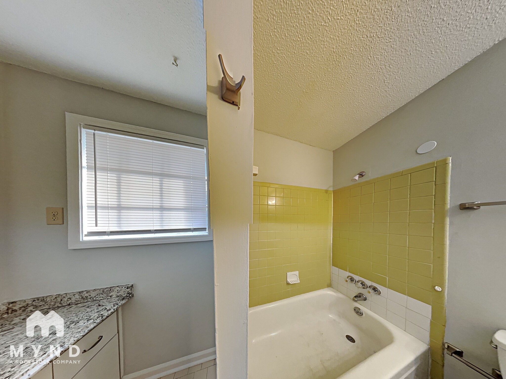 Building Photo - 4100 Navaho Ave