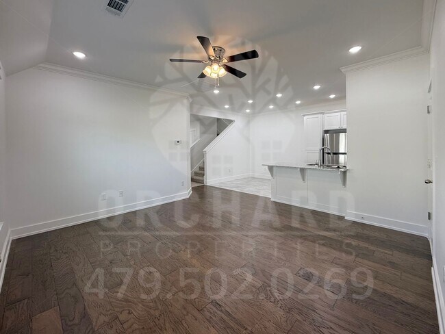 Building Photo - 2002 E Brookview Dr