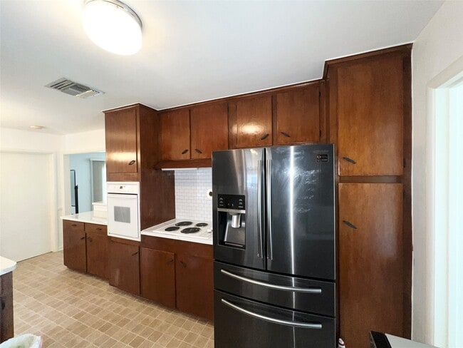 Building Photo - 5546 Beechnut St