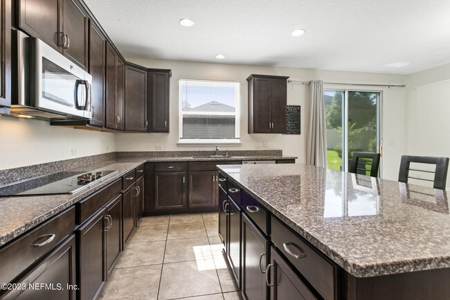 Building Photo - 3315 Ridgeview Dr