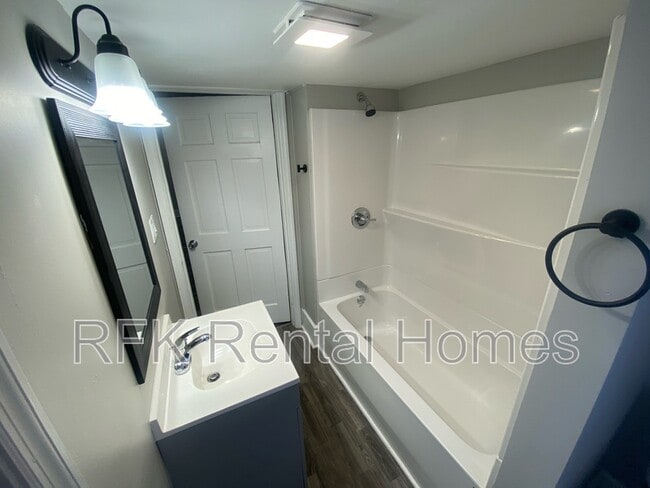 Building Photo - 1210 S 21st St