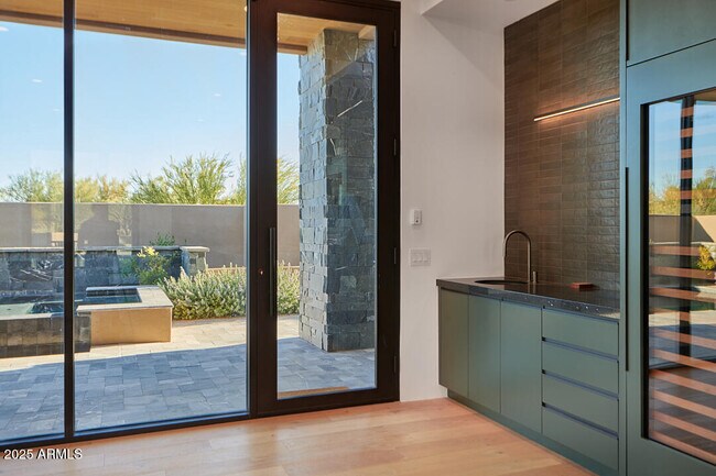 Building Photo - 10249 E Joy Ranch Rd