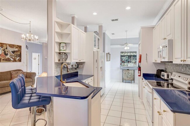 Building Photo - 2500 Castle Pines St