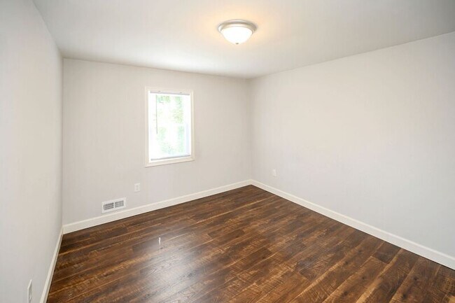 Building Photo - 610 Shepherd St