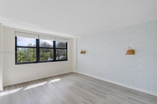 Building Photo - 10101 E Bay Harbor Dr