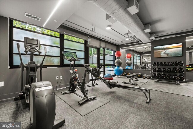 Building Photo - 1300 4th St SE