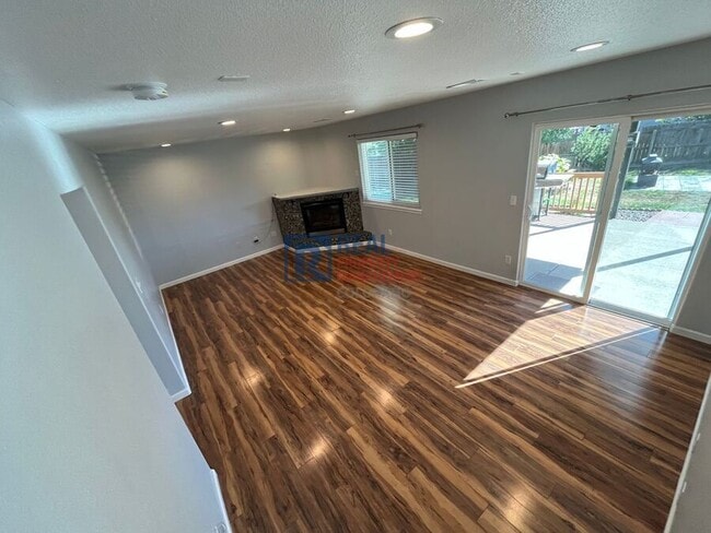 Building Photo - 4000 Dove Ln