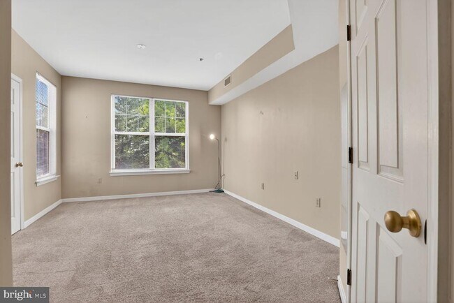 Building Photo - 1645 International Dr