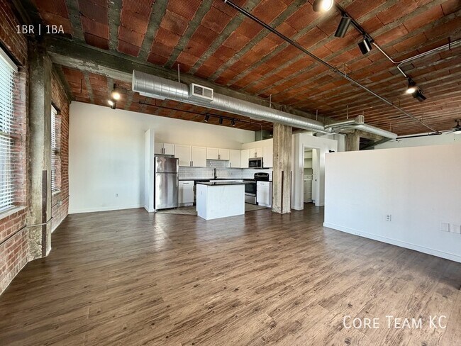 Building Photo - 204 Walnut St
