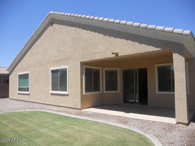 Building Photo - 2417 E Iris Dr