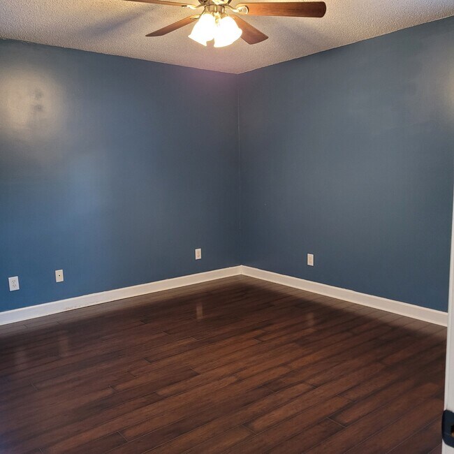 Building Photo - 15012 State Hwy 96