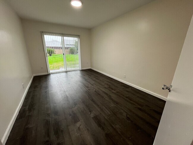 Building Photo - Lovely 3 Bedroom 1 Bath House with Garage