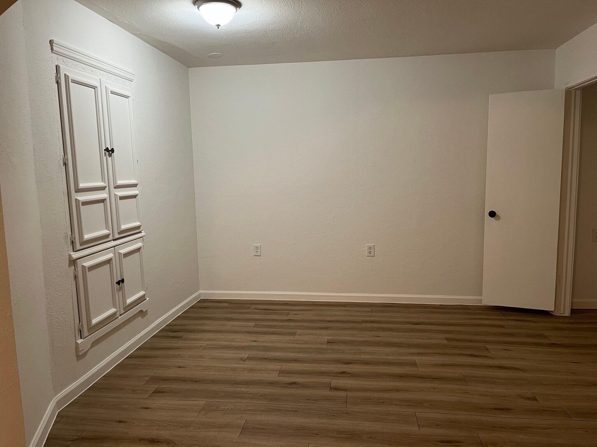 Extra room with cabinet and washer/dryer connection closet - 9216 Freeport Dr