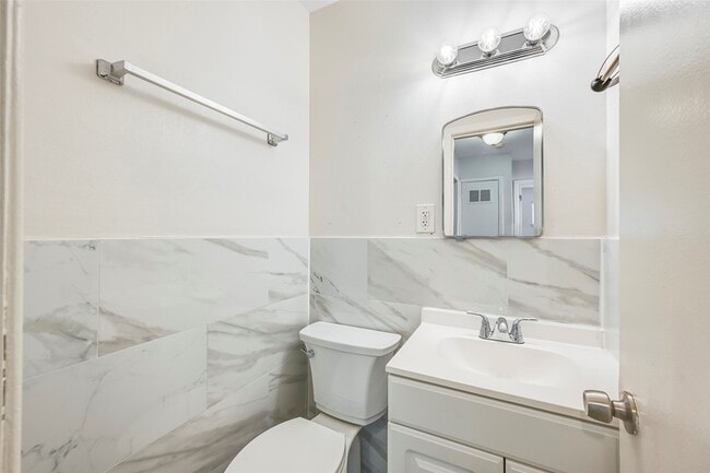 Building Photo - 1905 S Cooper St