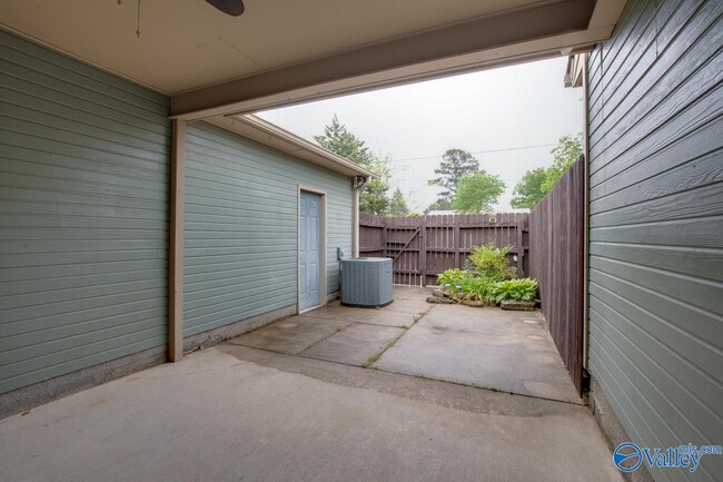 Building Photo - 413 Springview St SW