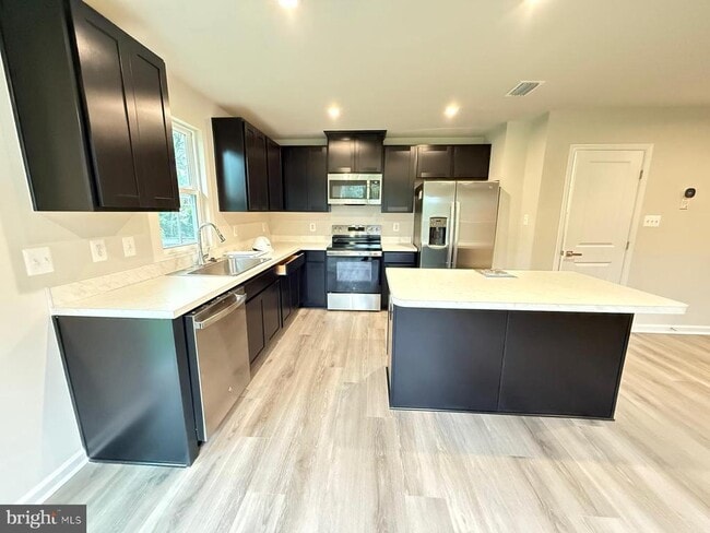 Building Photo - 613 Laurelwood Dr