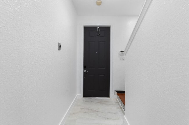 Building Photo - 463 School House Rd