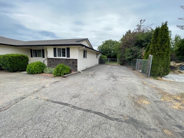 Building Photo - 14901 Eagle Dr