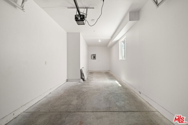 Building Photo - 158 Mariposa Ave
