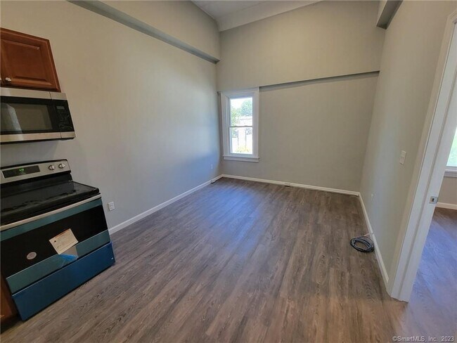 Building Photo - 158 Greenwood Ave