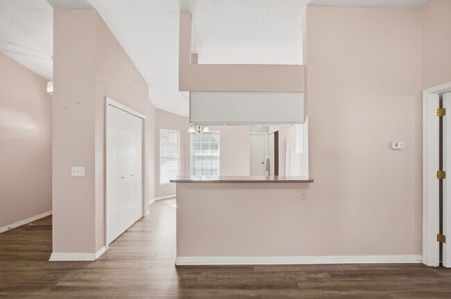 Building Photo - 3/2 Bedroom near Downtown Lakeland