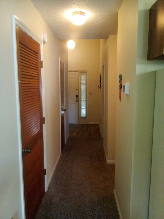 Building Photo - 1920 Bent Grass Dr