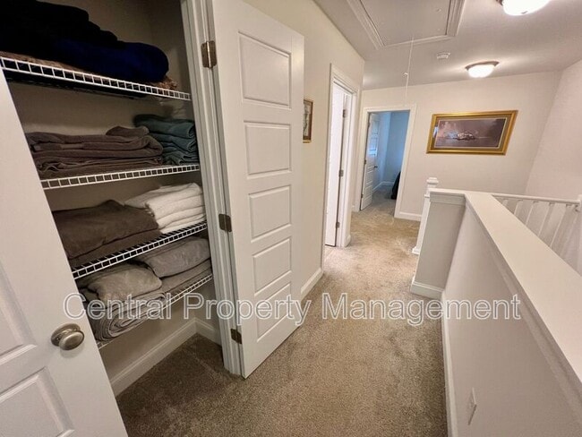 Building Photo - 16 Camden Wds Trl