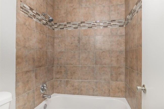 Building Photo - 10555 Turtlewood Ct