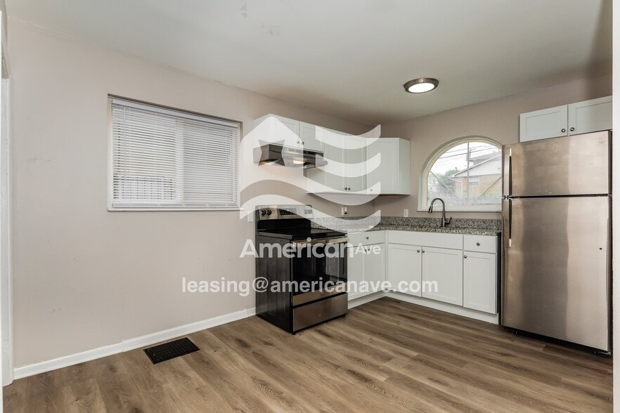 Building Photo - 2016 Elsmere Ave