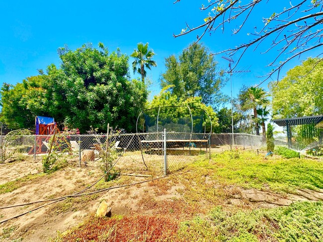 Building Photo - 1650 Winterwarm Dr