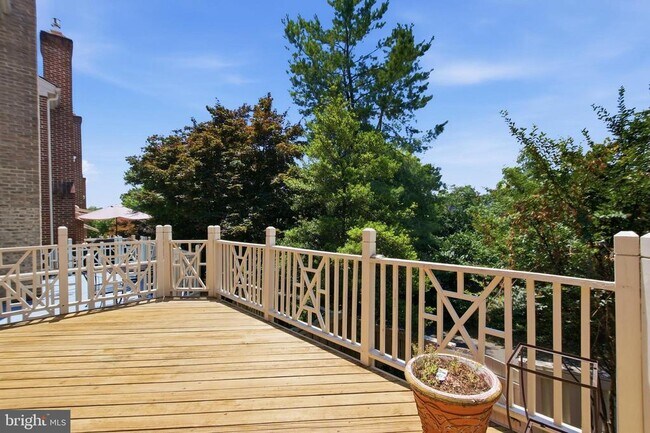 Building Photo - 6323 Barcroft Mews Dr