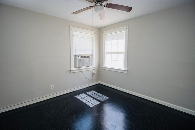 Building Photo - Charming 2-Bedroom Duplex in Rosewood – Available July 2026!