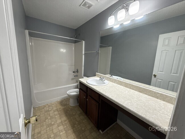 Building Photo - 1002 Odelle Cir