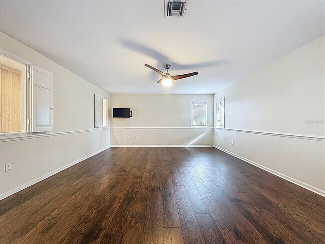 Building Photo - 6846 Lake View Dr