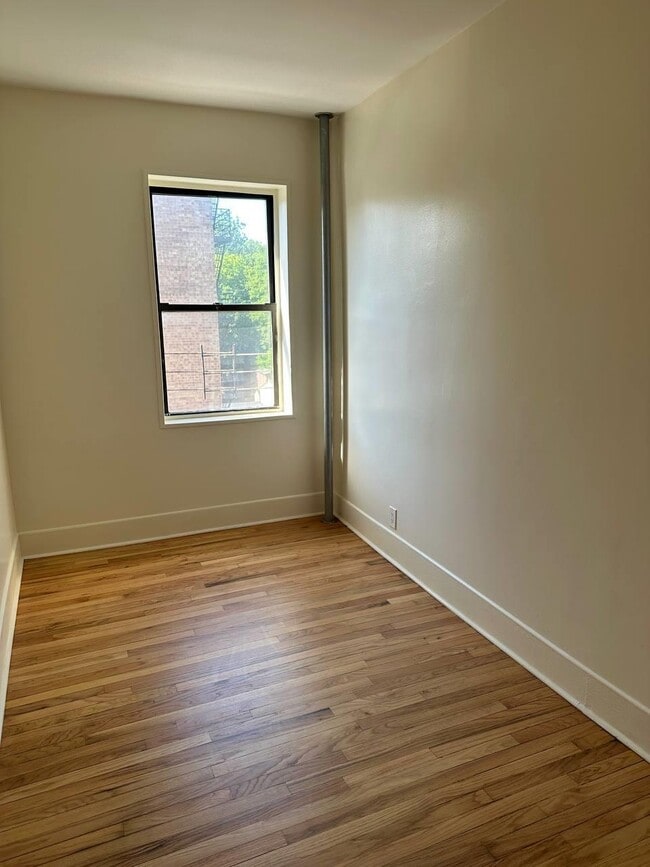 Building Photo - 497 Van Cortlandt Park Ave