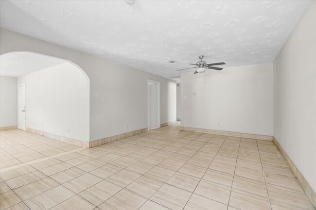 Building Photo - 501 Ladd St