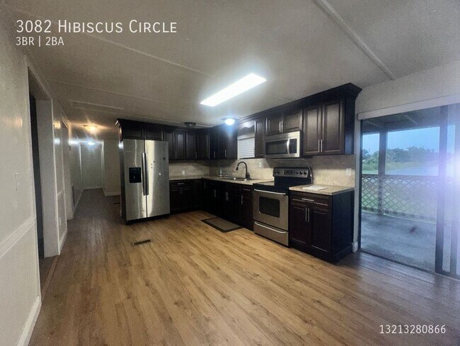 Building Photo - 3082 Hibiscus Cir