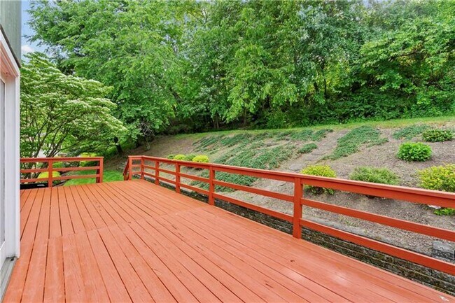 Building Photo - 4-Bedroom Home with 2 Full + 2 Half Baths ...