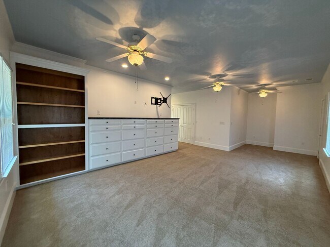 Building Photo - 785 Glenwood Dr