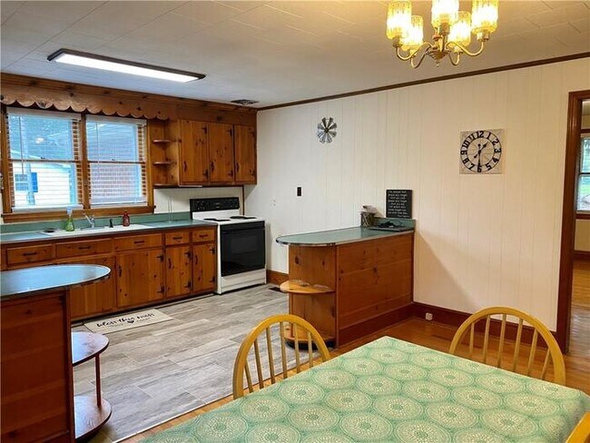 Building Photo - 10102 White Oak Rd, Ford, VA 23850, USA