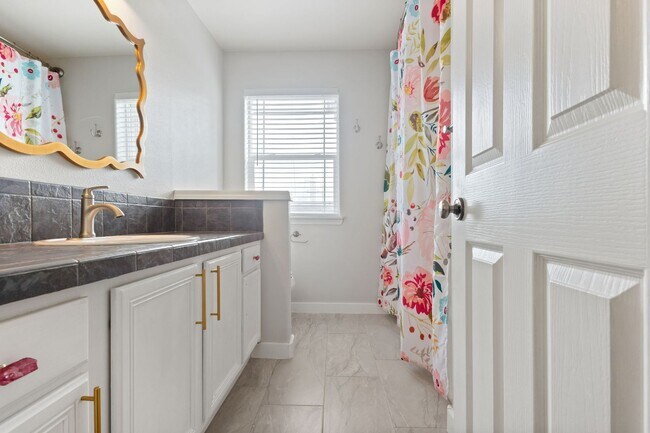 Building Photo - 14081 SW Viewpoint Ct