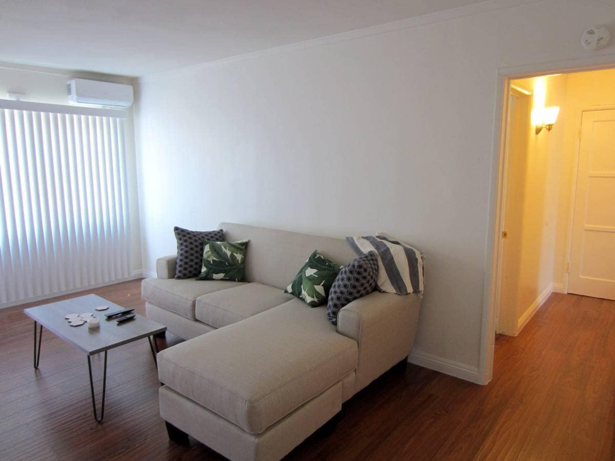 Building Photo - 636 N Heliotrope Dr