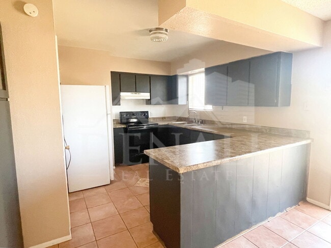 Building Photo - 410 E Desert Dr