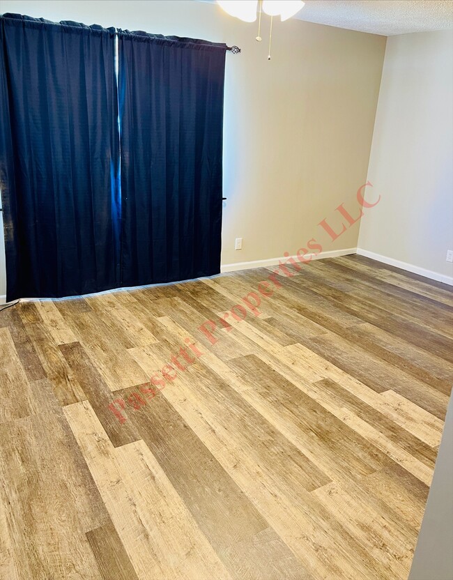 Building Photo - 913 E Emerson St