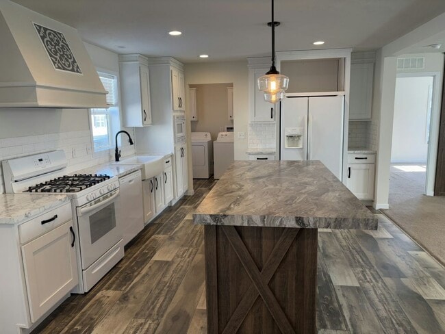 Building Photo - 25638 Baltusrol Dr