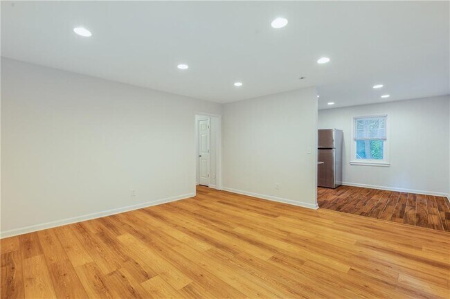 Building Photo - 834 Wilson Cir SW
